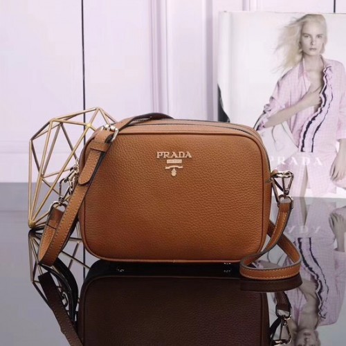 Bolso de hombro Prada de piel de becerro 1BH082 Camel