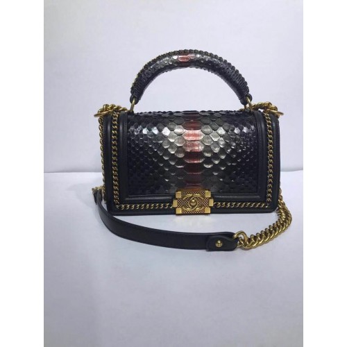 Bolso con Solapa BOY CHANEL con Asa Metal Acabado Rutenio Pitón A94804 negro