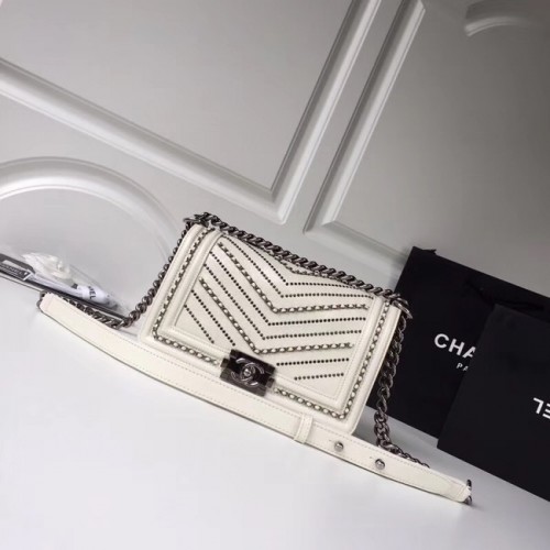 Bolso BOY CHANEL Piel de ternera arrugada-Metal plateado A67086 blanco