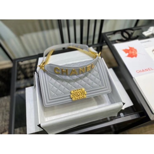 Bolso solapa BOY CHANEL A67086 gris