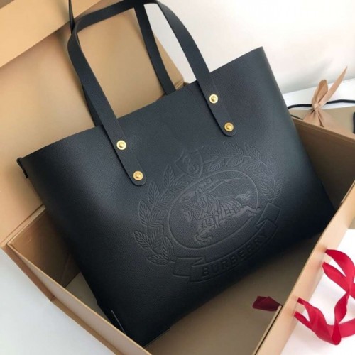 BURBERRY Bolso tote de piel con escudo en relieve 13134 negro