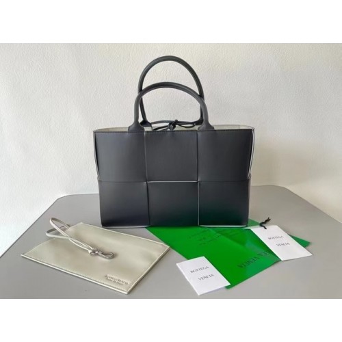Bottega Veneta ARCO TOTE 652867 blanco y negro