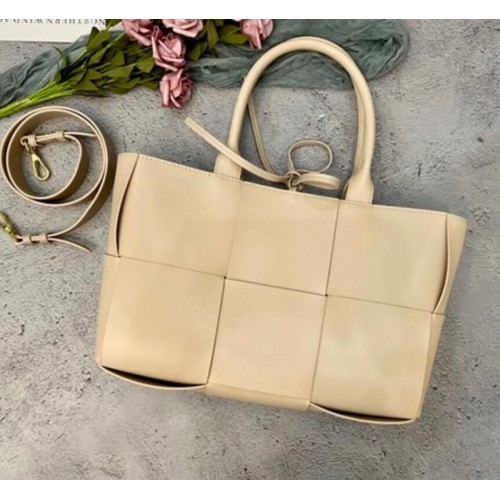 Bottega Veneta ARCO TOTE Bolso tote pequeño de piel granulada intrecciato 652867 albaricoque