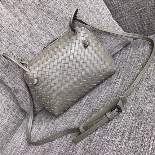 Bottega Veneta Bandolera de napa intrecciato bicolores BV9610 gris