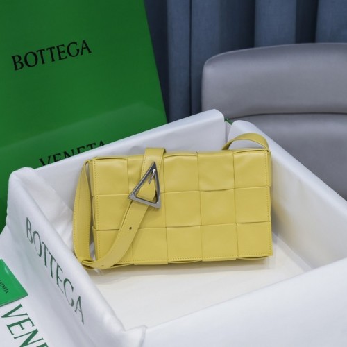 Bottega Veneta CASSETTE 018101 amarillo