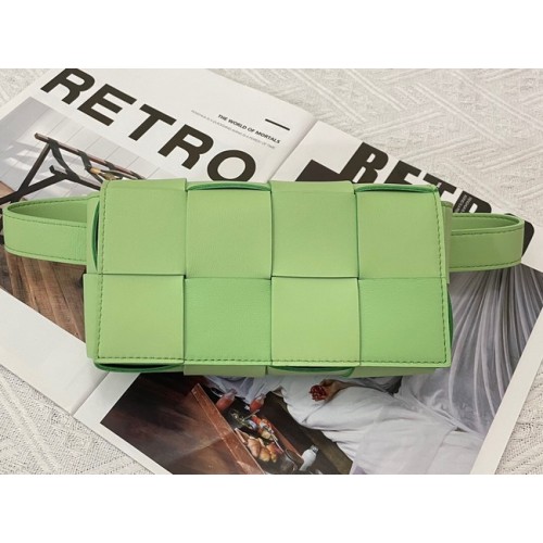 Bottega Veneta CASSETTE Mini Intreccio riñonera de piel 651053 verde