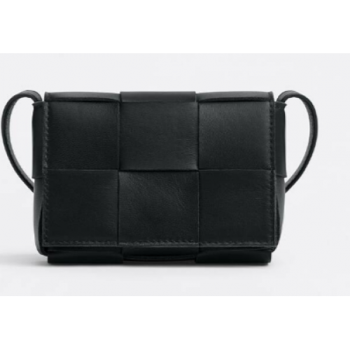 Bottega Veneta CASSETTE Mini Intreccio bandolera de piel 666688 negro