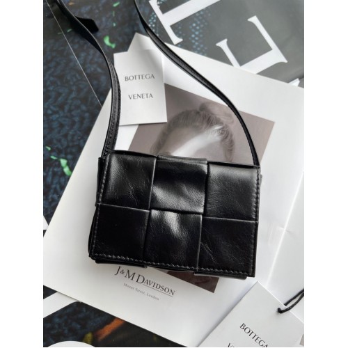 Cassette Candy Bottega Veneta A666688 negro