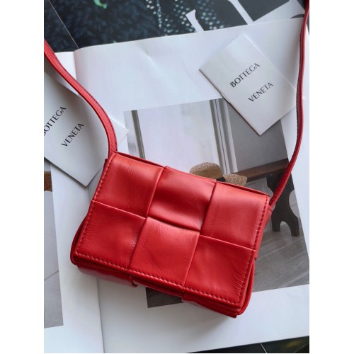 Bottega Veneta Candy Cassette A666688 rojo