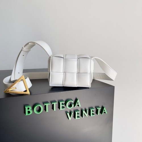 Cassette acolchado Candy de Bottega Veneta 716648 blanco