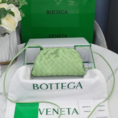 Bottega Veneta MINI BOLSILLO 585852 verde claro