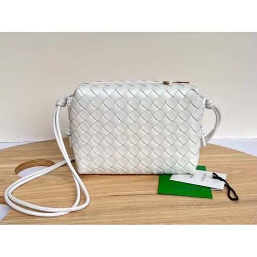 Bottega Veneta Bandolera mediana de piel intrecciato 680256 Blanco