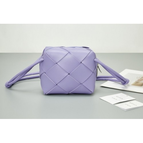 Bottega Veneta Mini Cassette Camera Bag 701915 Púrpura