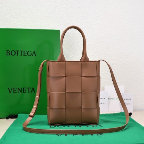Bottega Veneta Mini Cassette Tote Bag 709341 marrón