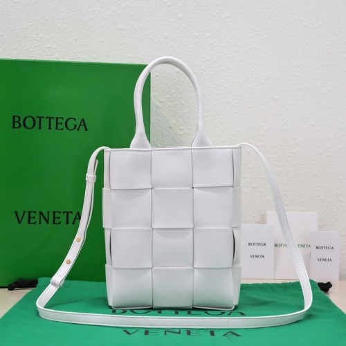 Bottega Veneta Mini Cassette Tote Bag 709341 blanco