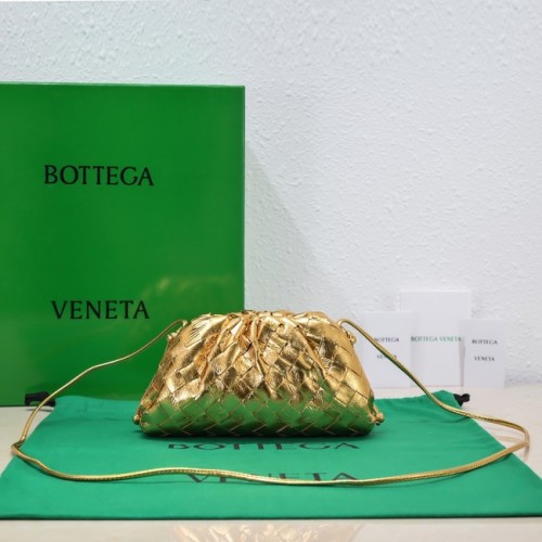 Bottega Veneta Mini clutch de cuero intrecciato con correa 585852 dorado