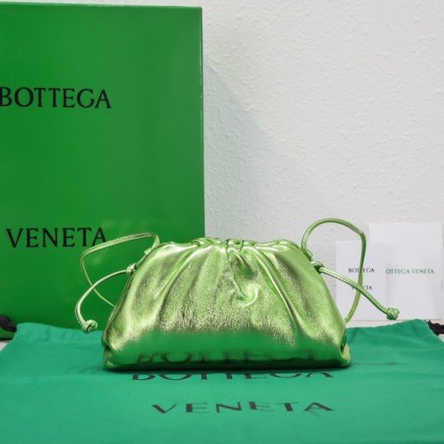 Bottega Veneta Mini clutch de cuero intrecciato con correa 585852 verde