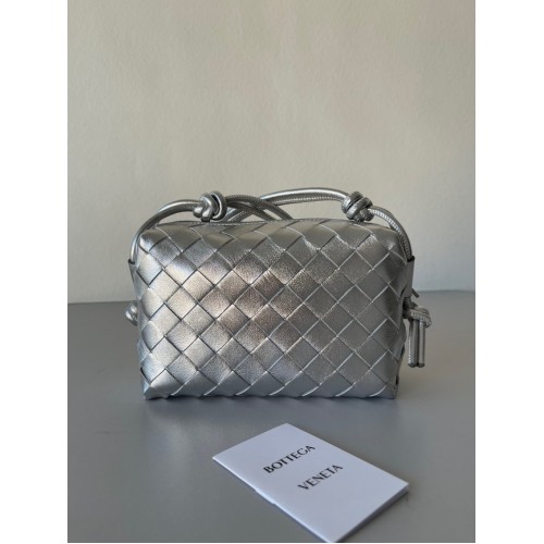 Bottega Veneta Mini bandolera de piel intrecciato 680254 plata