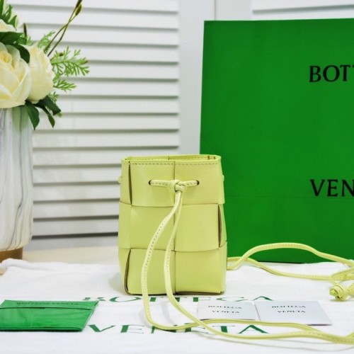 Bottega Veneta Mini bolso bombonera de piel intreccio 680217 Verde brillante