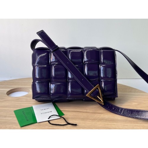 Bottega Veneta CASSETTE ACOLCHADO 591970 violeta