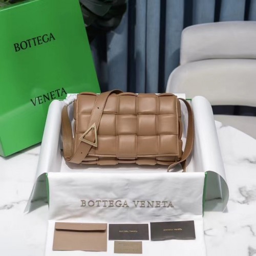 Bottega Veneta BOLSA DE CASSETTE ACOLCHADA 591970 Sándalo