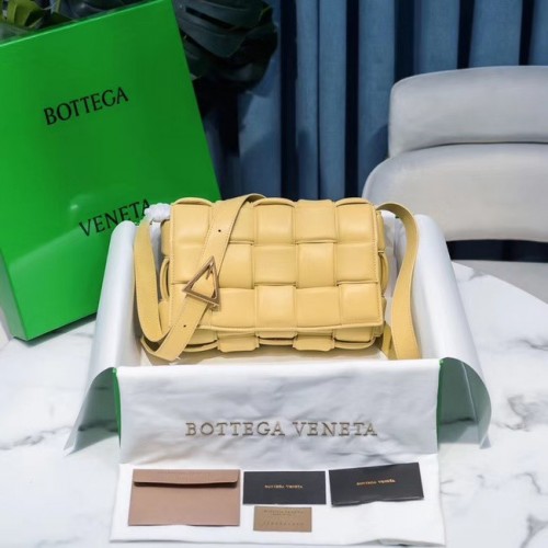 Bottega Veneta BOLSA DE CASSETTE ACOLCHADA 591970 AMARILLA