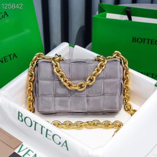 Bottega Veneta CASSETTE ACOLCHADO BOLSO DE TERCIOPELO 591971 Gris
