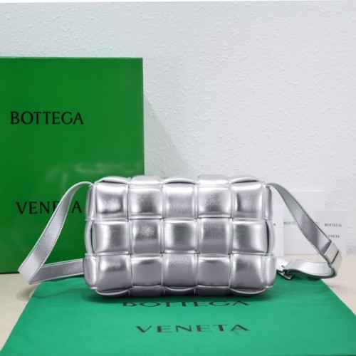 Cassette acolchado Bottega Veneta 591970 plateado