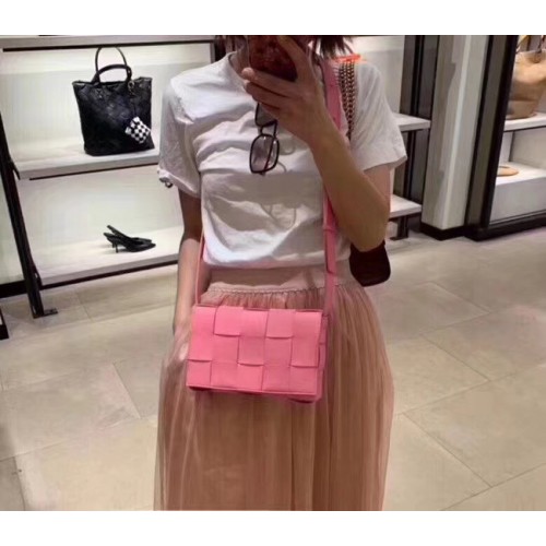 Bottega Veneta Tejido de piel de oveja Original Leather 578004 rosa