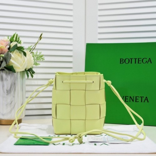 Bottega Veneta Small Cassette Bucket Bag 680218 Verde brillante