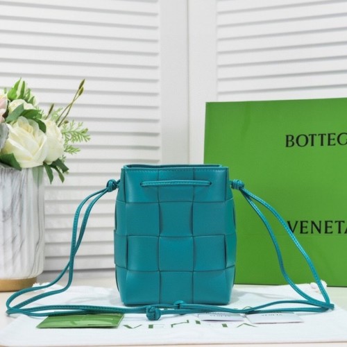 Bottega Veneta Small Cassette Bucket Bag 680218 azul cielo