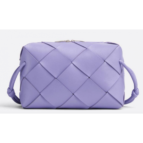 Bottega Veneta Bolso pequeño para cámara de cassette 709417 Wisteria