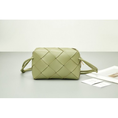 Bottega Veneta Bolso pequeño para cámara de cassette 709417 verde
