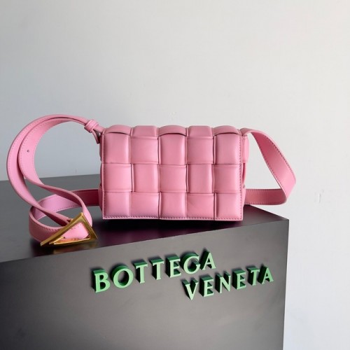 Cassette acolchado pequeño Bottega Veneta 717506 rosa
