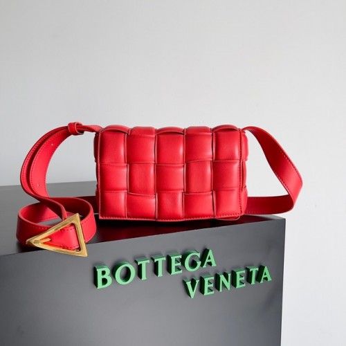 Cassette acolchado pequeño Bottega Veneta 717506 rojo