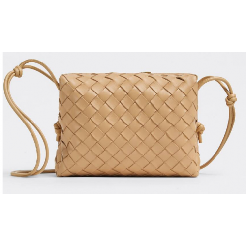 Bottega Veneta Bandolera pequeña de piel intrecciato 680255 Almendra