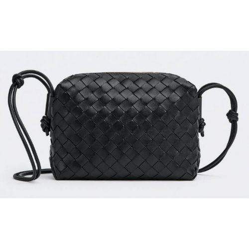 Bottega Veneta Bandolera pequeña de piel intrecciato 680255 Negro