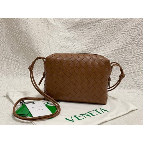 Bottega Veneta Bandolera pequeña de piel intrecciato 680255 Marrón