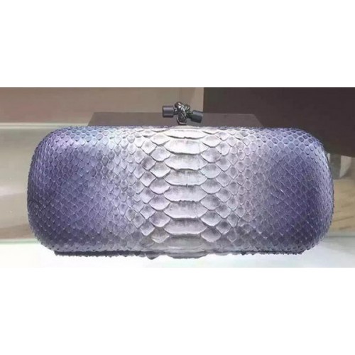 Bottega Veneta Clutch de cuero con nudo de serpiente 8651C