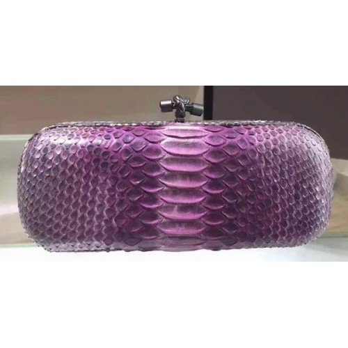 Bottega Veneta Clutch de cuero con nudo de serpiente 8651D