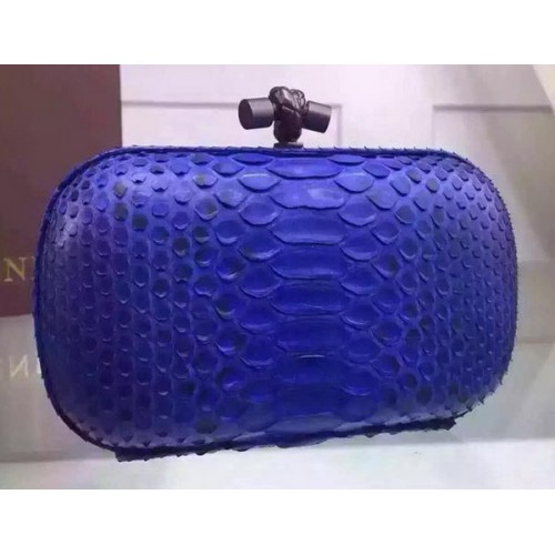 Bottega Veneta Clutch de cuero con nudo de serpiente BV8653 Azul