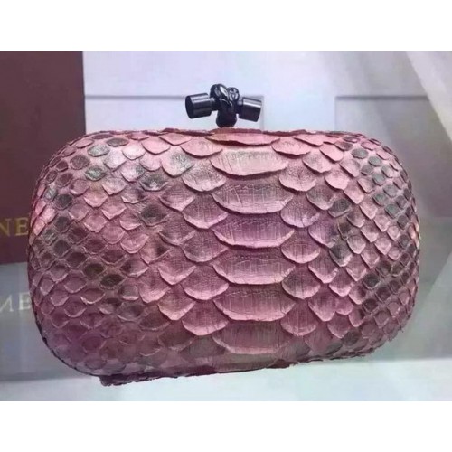 Bottega Veneta Clutch de piel de serpiente con nudo BV8653 Rosa