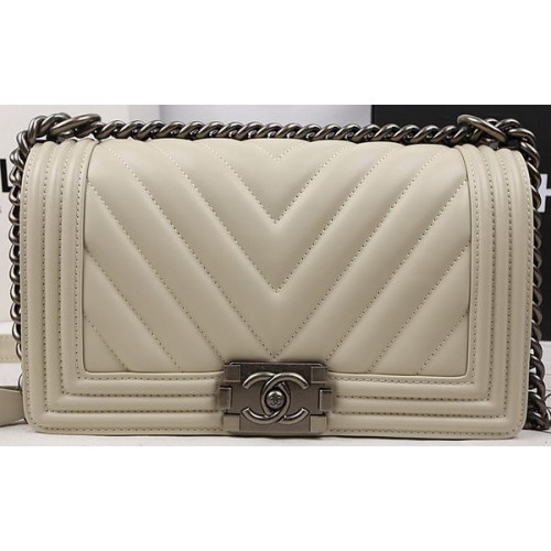 Boy Chanel Flap Bag Piel de becerro Chevron Quilting A67025 OffWhite