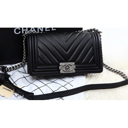 Boy Chanel Flap Bag Calfskin Chevron Quilting A67086 Negro