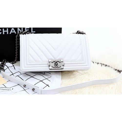 Boy Chanel Flap Bag Calfskin Chevron Quilting A67086 Blanco
