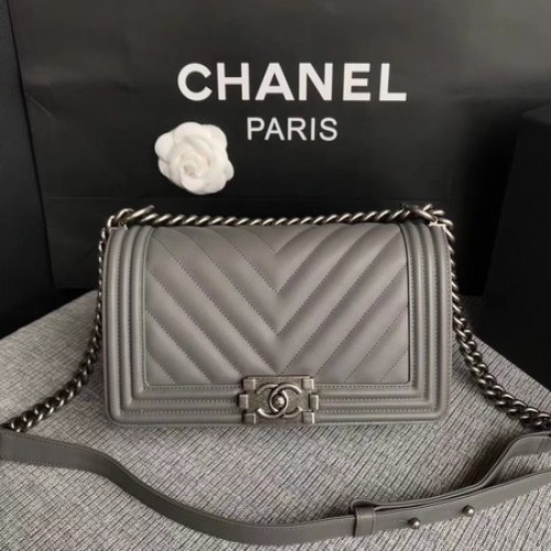 Bolso Boy Chanel Flap Original Chevron Cuero A67086V Gris