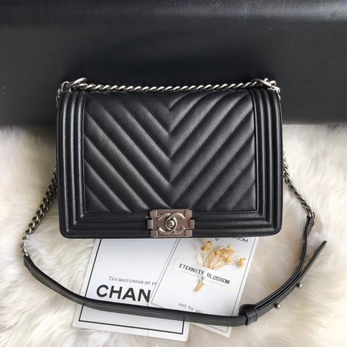 Bolso Boy Chanel Flap Original Chevron Cuero A67087V Negro