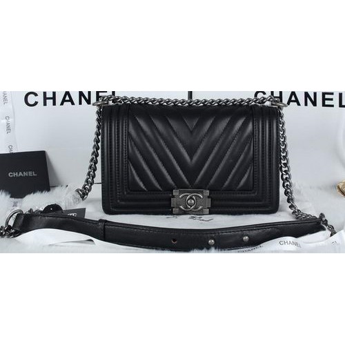 Boy Chanel Flap Bag Sheepskin Chevron Quilting A66034 Negro