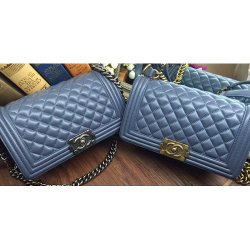 Boy Chanel Solapa Bolso de Hombro Piel de Oveja A67086 Azul Claro