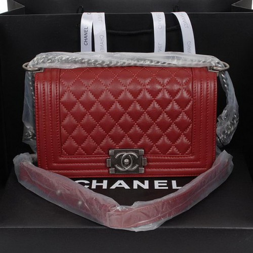 Bolso de hombro con solapa Boy Chanel en piel de oveja A58500 Granate